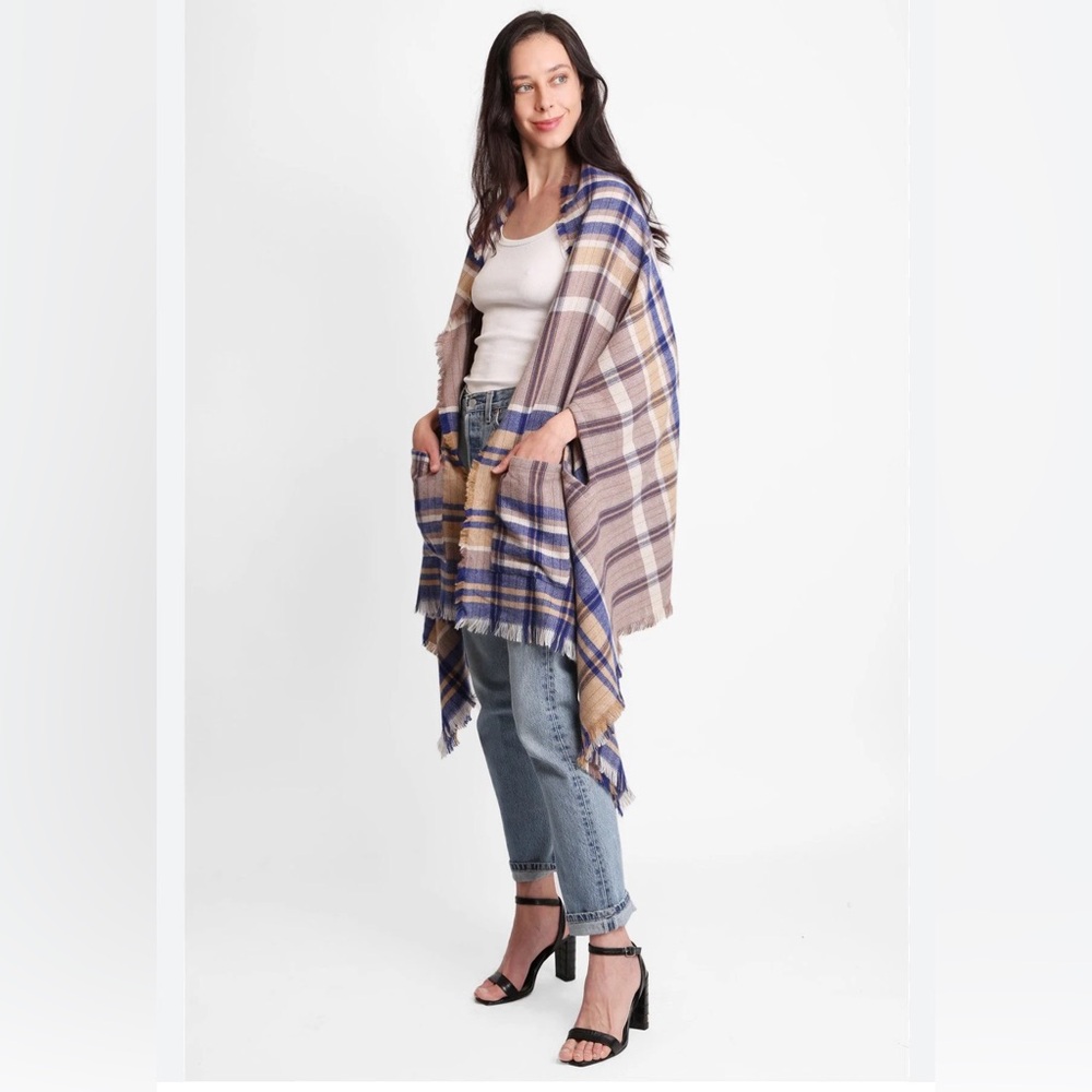 Comfyluxe Plaid Scarf Poncho. Super Soft. Great Condition. One Size. Plaid